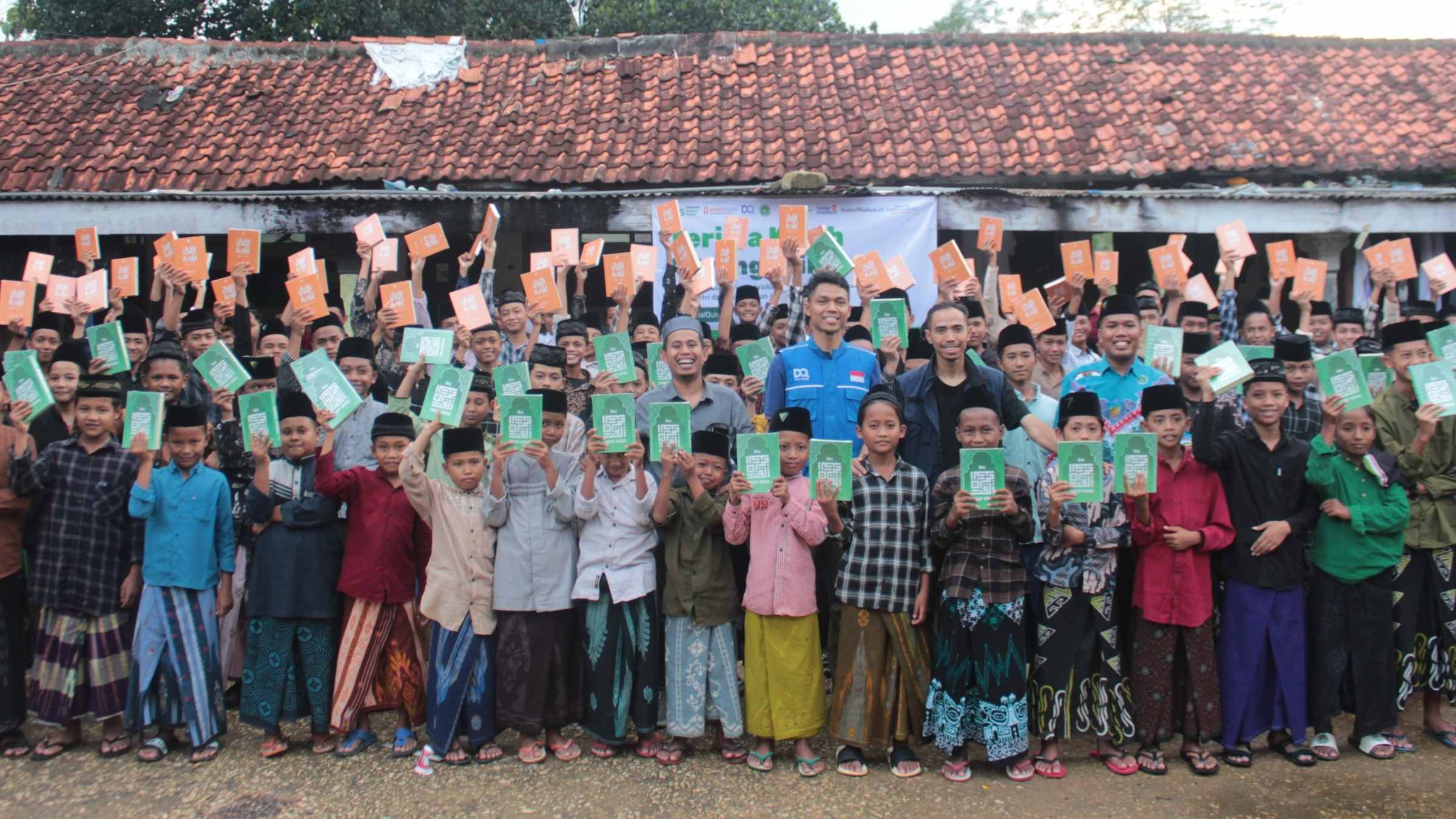 Penyaluran Beasiswa IBS Educare
